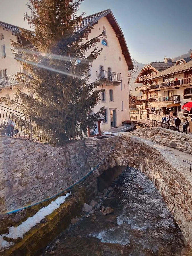 A Place 2 Be, Megeve Centre 0*,