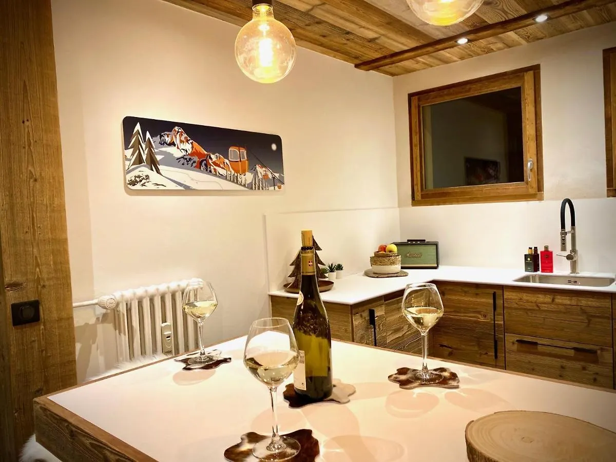 A Place 2 Be, Megeve Centre Apartment