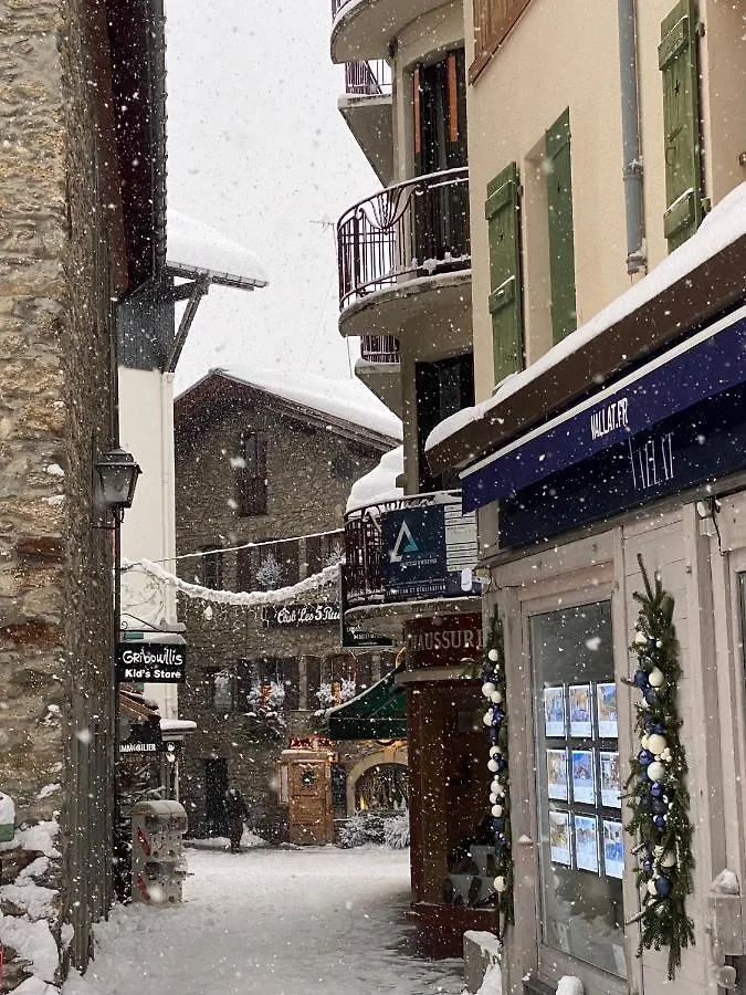 A Place 2 Be, Megeve Centre Apartment