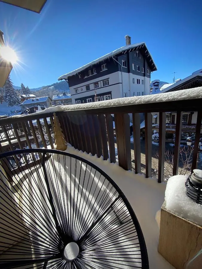 A Place 2 Be, Megeve Centre Apartment